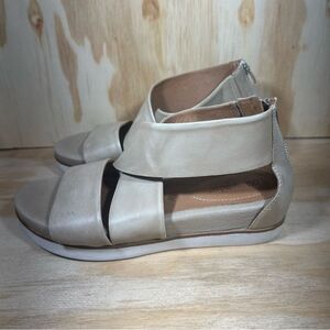 Bussola Peggy Cream Sandals Women’s Size 7.5
